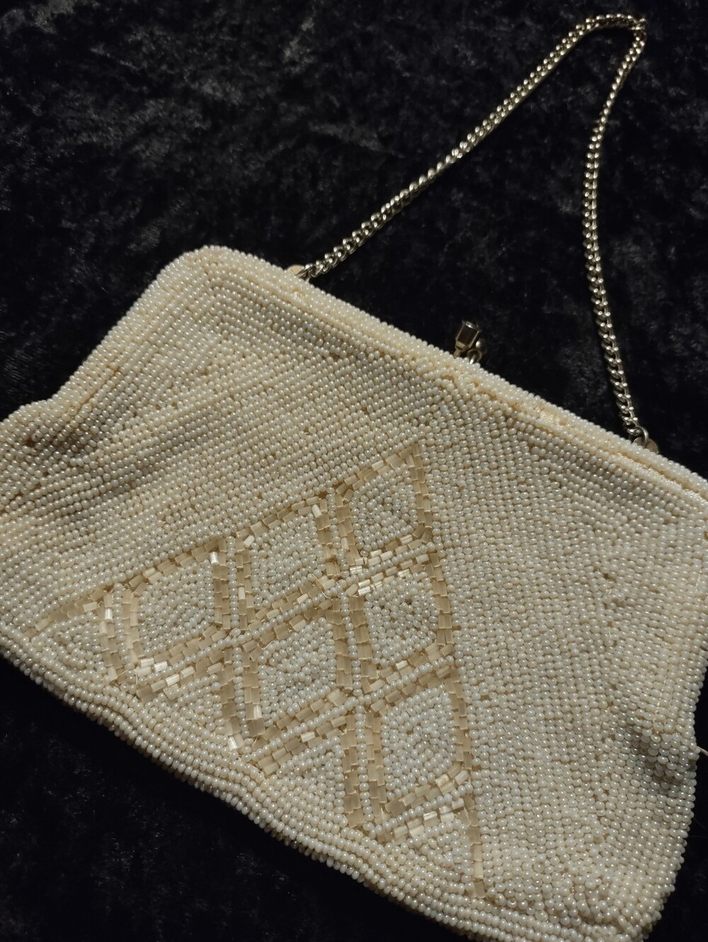 Ivory Vintage Satin Beaded Clutch Diamond Pattern Silver Colored Chain